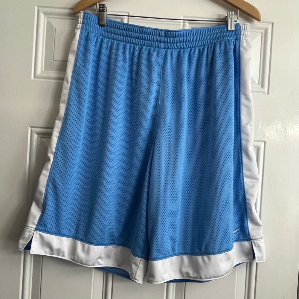 Nike Carolina Blue and White Mesh Basketball Shorts Boys Size XL (16-18)